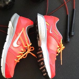 Nike womens shoe -Flywire